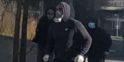 image: Til angrep utstyrt med balltre og machete